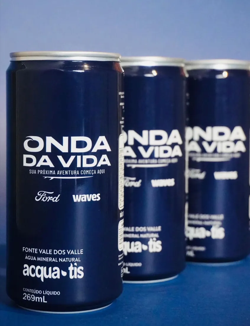Latas azuis personalizadas Onda da Vida, da Ford com a Waves